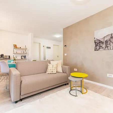 Ella 2 Appartement *